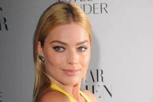 Margot Robbie suffers nip